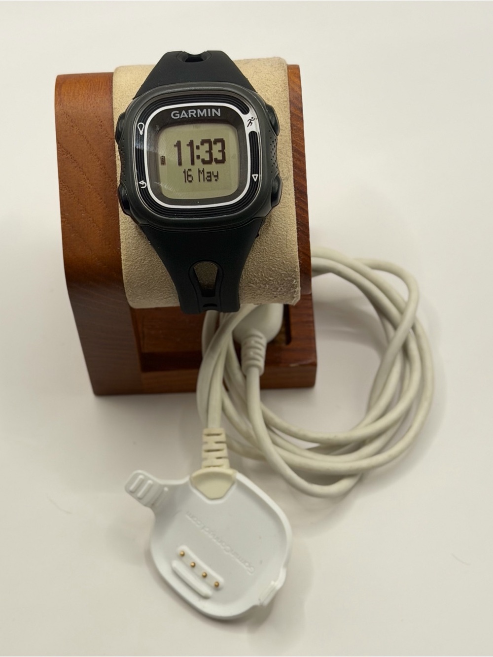 Garmin Forerunner 10 (charger included, tested, new band)